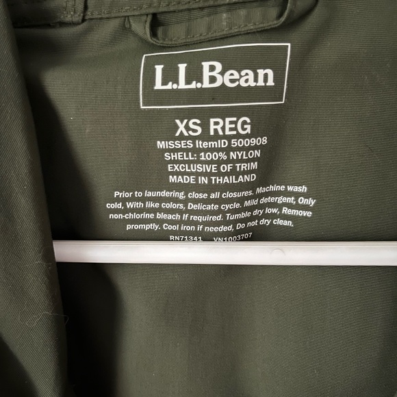 L.L. Bean Women's Mountain Classic Anorak - Picture 3 of 3